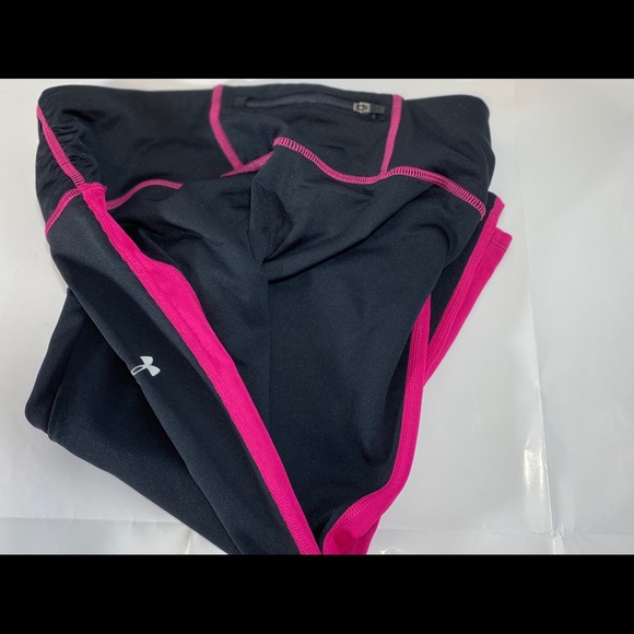 Under Armour AllseasonGear Capri Leggings - Picture 3 of 5